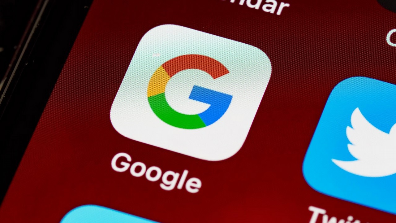 Jak usunąć konto Google z telefonu?, źródło grafiki: Brett Jordan | Unsplash.