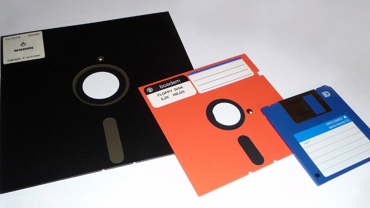 Dyskietki nigdzie się nie wybierają, w San Francisco mają ich używać jeszcze przez blisko dekadę, źródło grafiki: Wikipedia/George Chernilevsky/Domena publiczna.