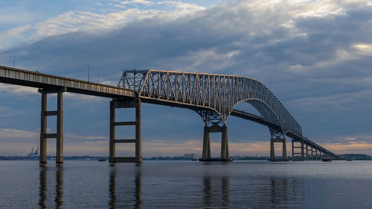 Odbudowa mostu Baltimore zajmie dekadę. Chiny zbudowały dziesięć razy dłuższy w ciągu siedmiu lat, źródło grafiki: Patorjk | Wikimedia Commons.