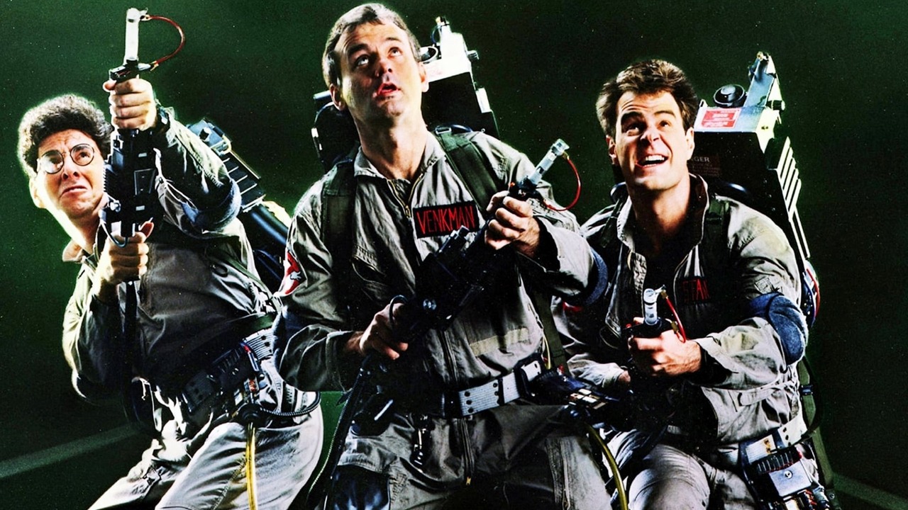 Ile jest filmów Pogromcy duchów? Oto, jak oglądać tę serię w chronologicznej kolejności, źródło grafiki: Ghostbusters, Ivan Reitman, Columbia Pictures, 1984.