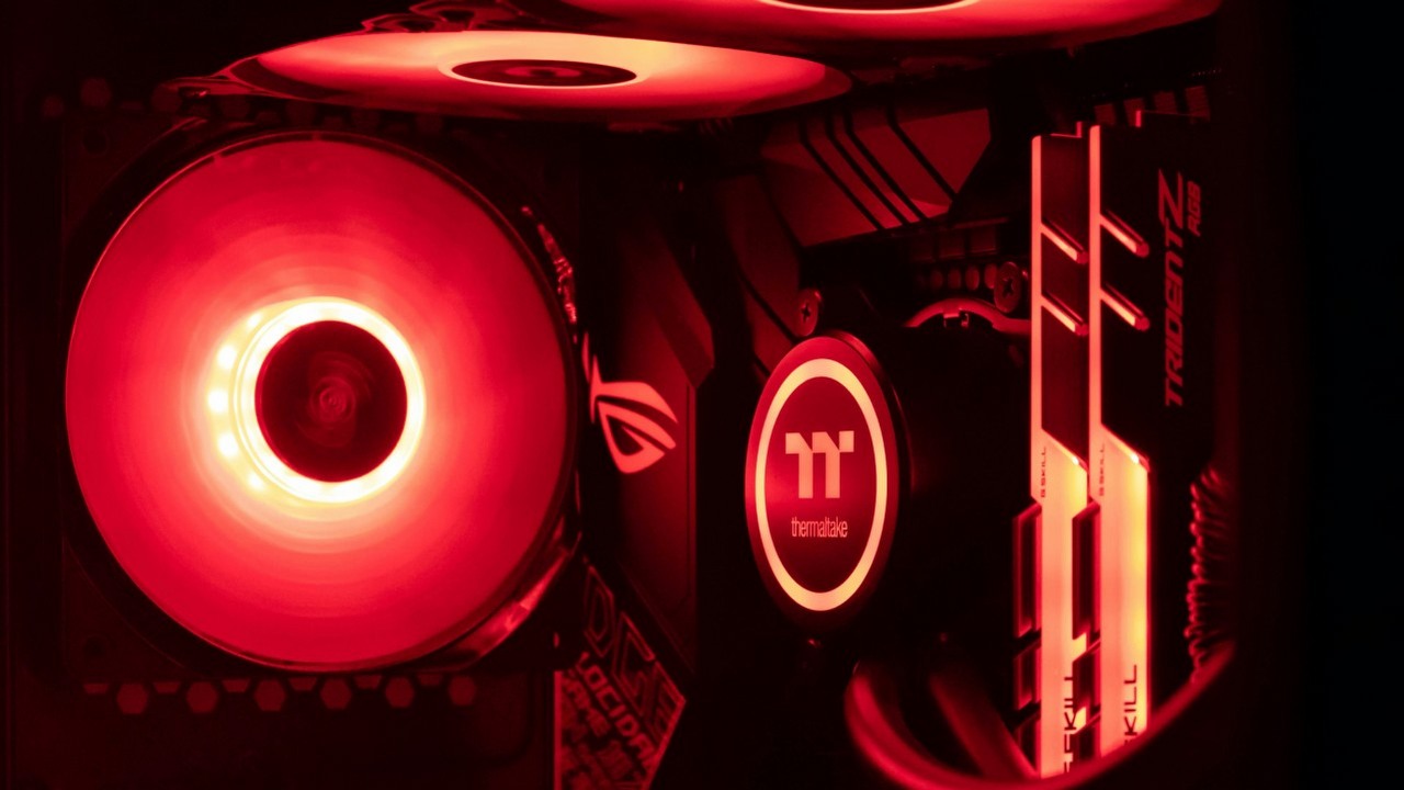 Gracz ma problem z gorącym procesorem i wyłącza Intel Turbo Boost, są jednak lepsze sposoby na temperatury, źródło grafiki: Christian Wiediger, Unsplash.