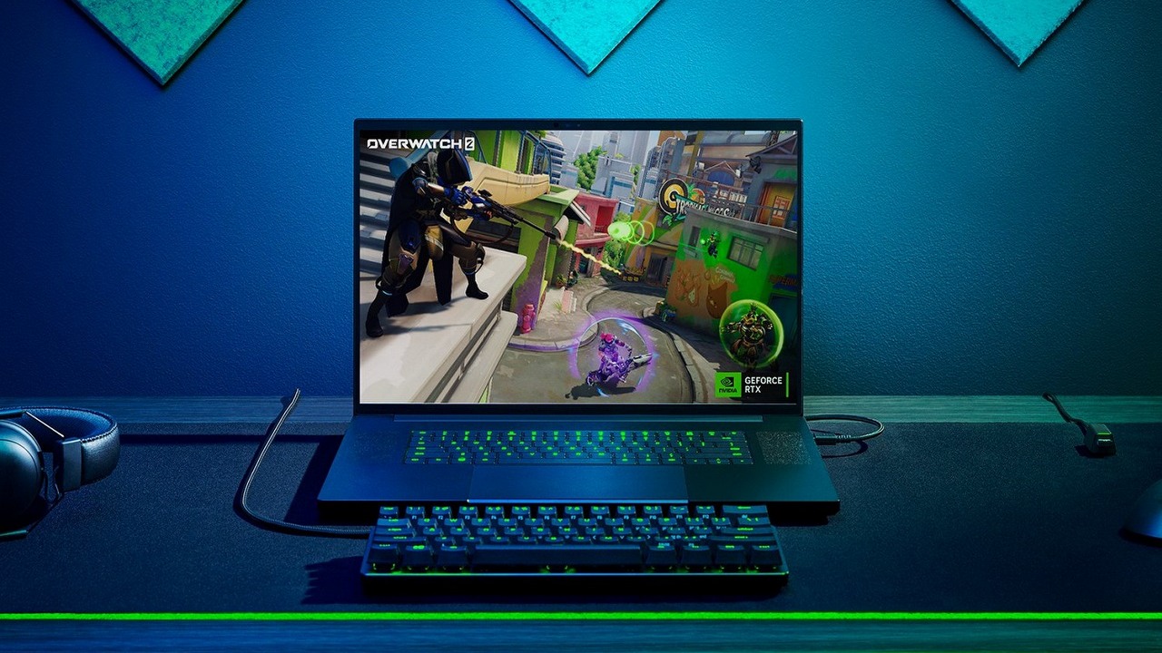 Ten laptop imponuje ekranem. Razer Blade 18 można wyposażyć w wyświetlacz 4K 200 Hz, źródło grafiki: Razer.