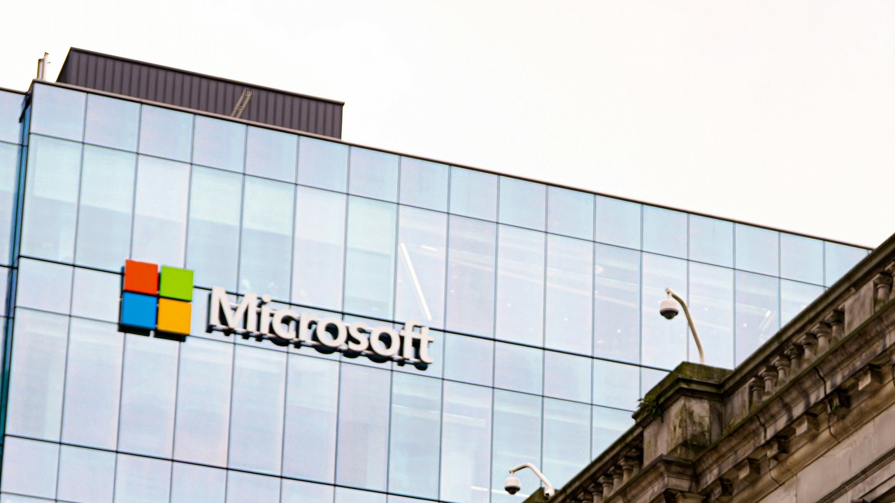Microsoft z kolejną luką w bezpieczeństwie. Źródłem problemu okazał się serwer, źródło grafiki: Unsplash | Lumiere Rezaie.