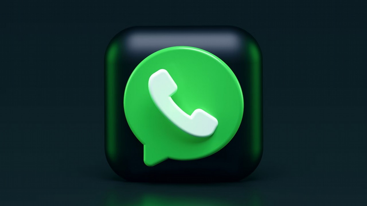 WhatsApp Web - co to jest i jak działa?, źródło grafiki: Alexander Shatov | Unsplash.