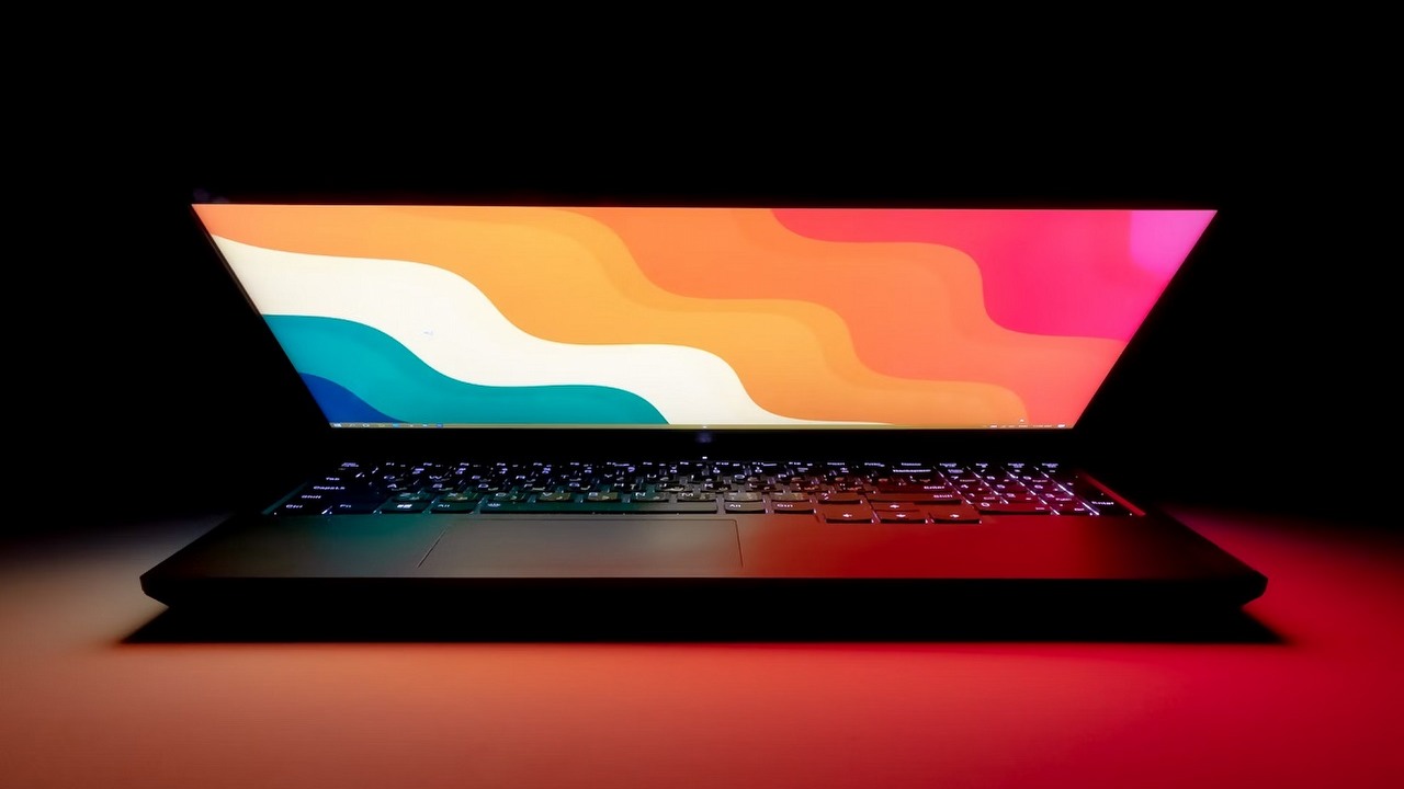 Jak włączyć touchpad w laptopie Lenovo?, źródło grafiki: Artin Bakhan | Unsplash.