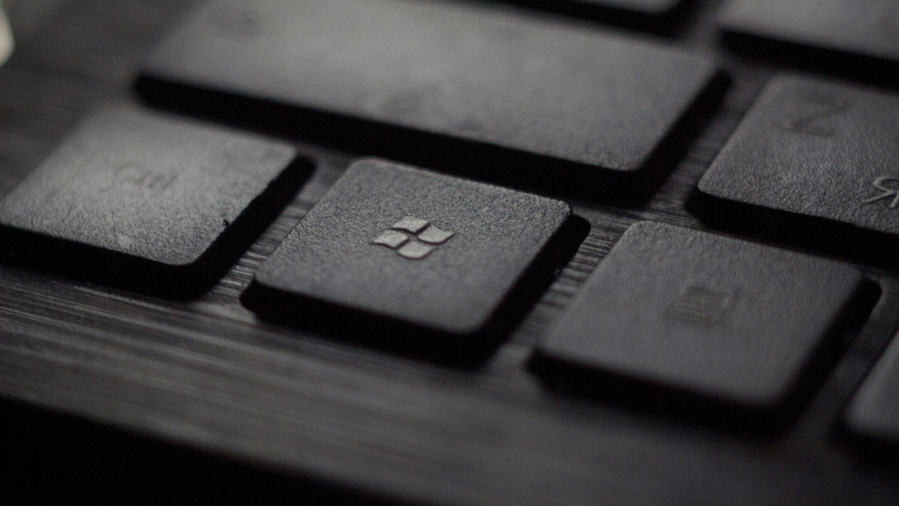 Windows 11 zacznie nam polecać aplikacje do zainstalowania, źródło grafiki: Unsplash | Tadas Sar..