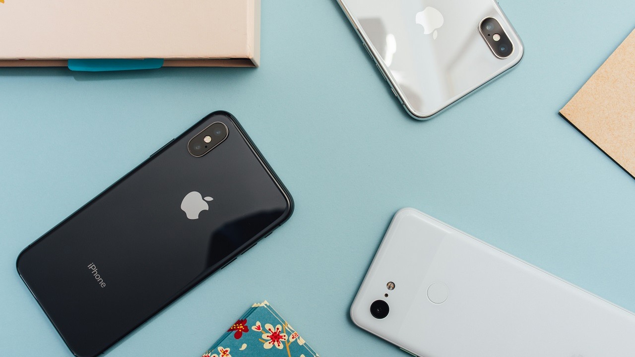 Przecieki sugerują, że zmiany wprowadzone w iPhone'ie 16 Pro Max, będą dużym krokiem naprzód, źródło grafiki: Unsplash | Arnel Hasanovic..
