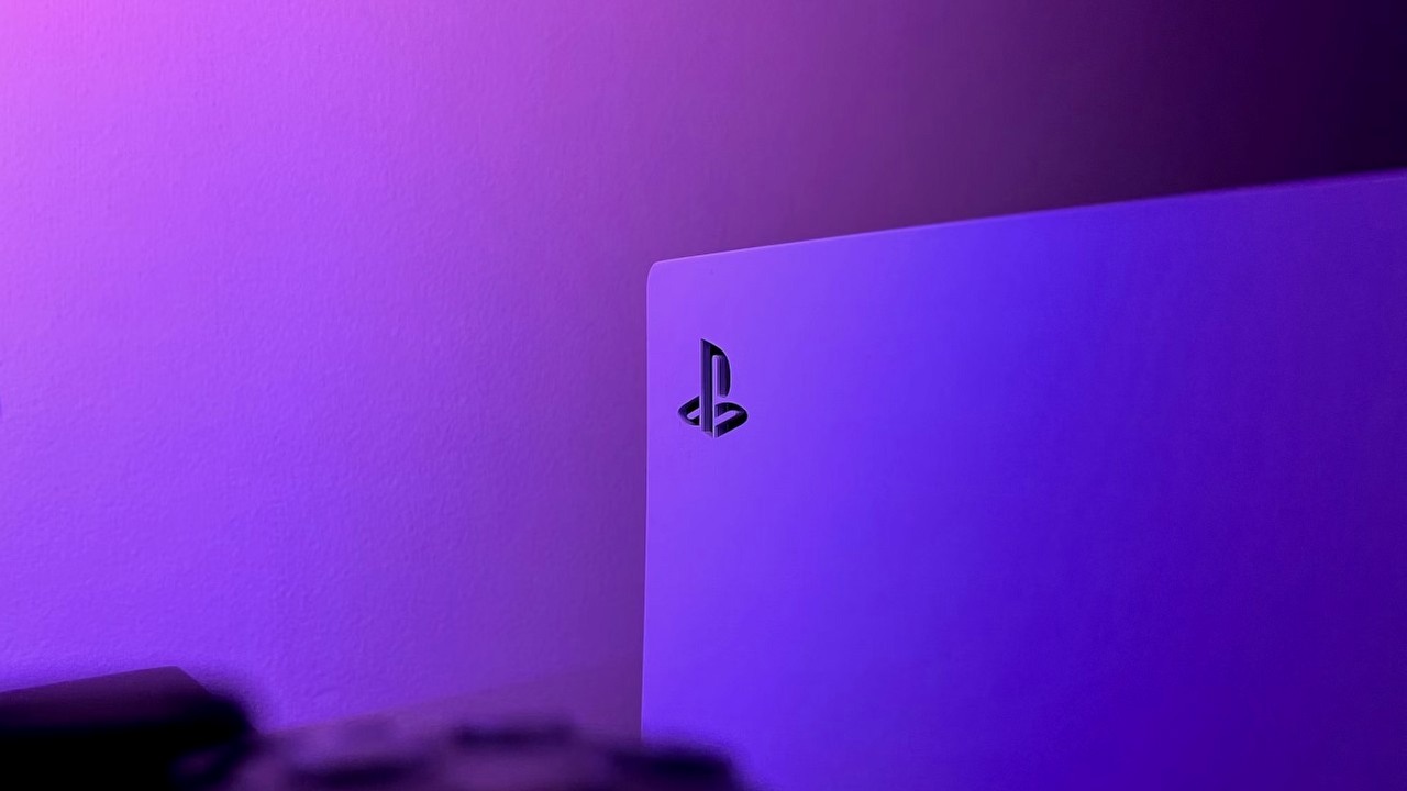 PS5 Pro ma mieć sporo mocy i stawiać na ray tracing, Sony według plotek kontaktuje się już z twórcami gier, źródło grafiki: Mahtab Mashuq; Unsplash.com; 2022.