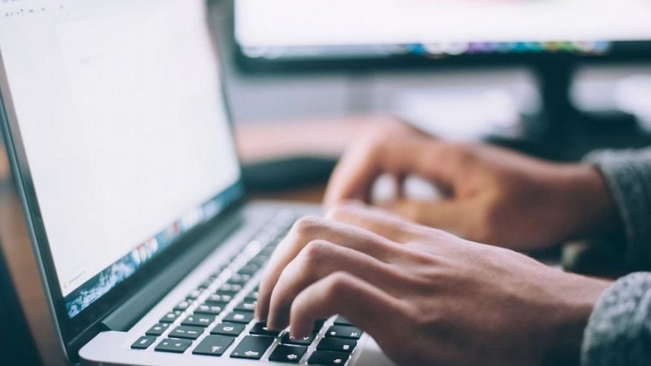 MPA znów idzie na wojnę z piractwem. Stowarzyszenie ma plan, jak walczyć ze stronami nielegalnie udostępniającymi treści, źródło grafiki: Glenn Carstens-Peters; Unsplash.com; 2017.