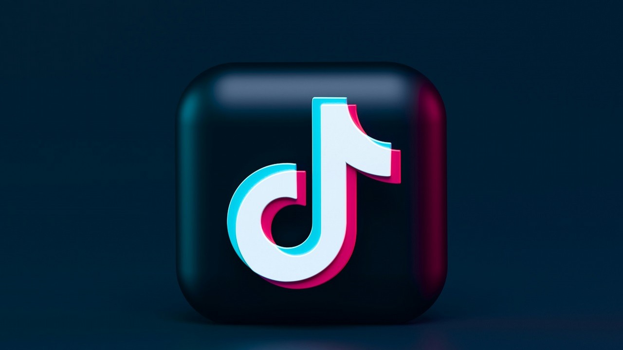 USA coraz bliżej zbanowania TikToka, źródło grafiki: Unsplash | Alexander Shatov..