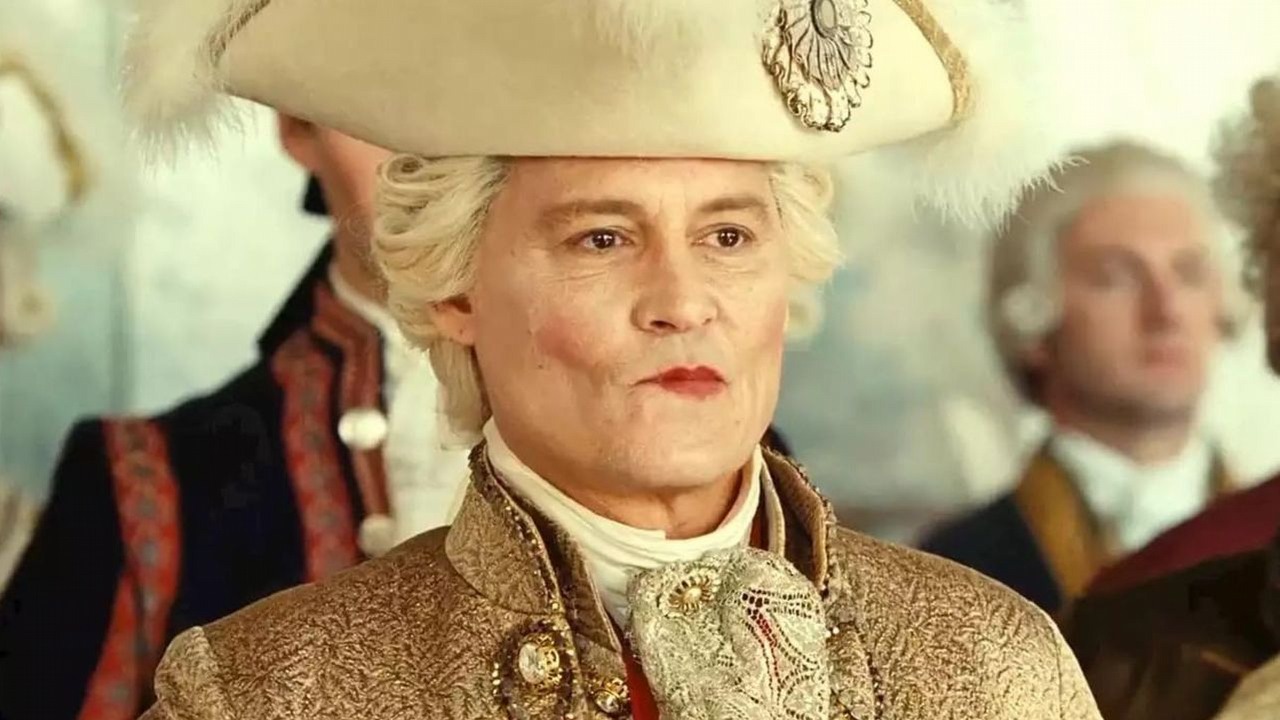 Johnny Depp wyznaje, że nigdy nie był normalny i krytykuje Hollywood, a reżyserka Kochanicy króla wyjawia: „Ekipa się go bała”, źródło grafiki: Kochanica króla, Maiwenn, Why Not Productions, 2023.