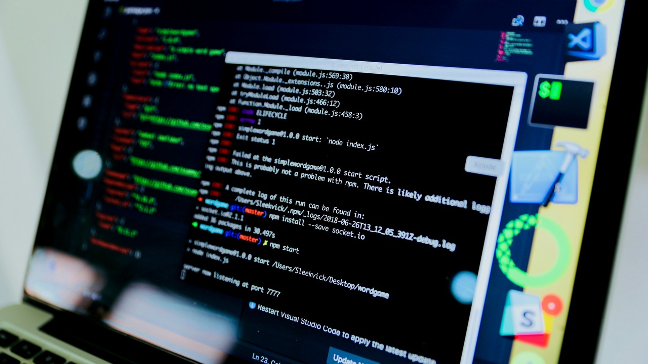 To wideo pokazuje, jak zmieniał się krajobraz systemów operacyjnych od 1985 roku do dziś, źródło grafiki: Unsplash | Desola Lanre-Ologun.