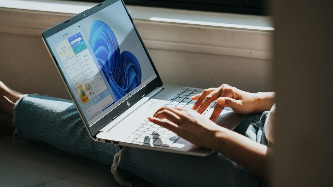 Tiny11 „odchudzi” teraz każdego Windowsa 11; to koniec ograniczeń genialnego programu, źródło grafiki: Unsplash | Windows.