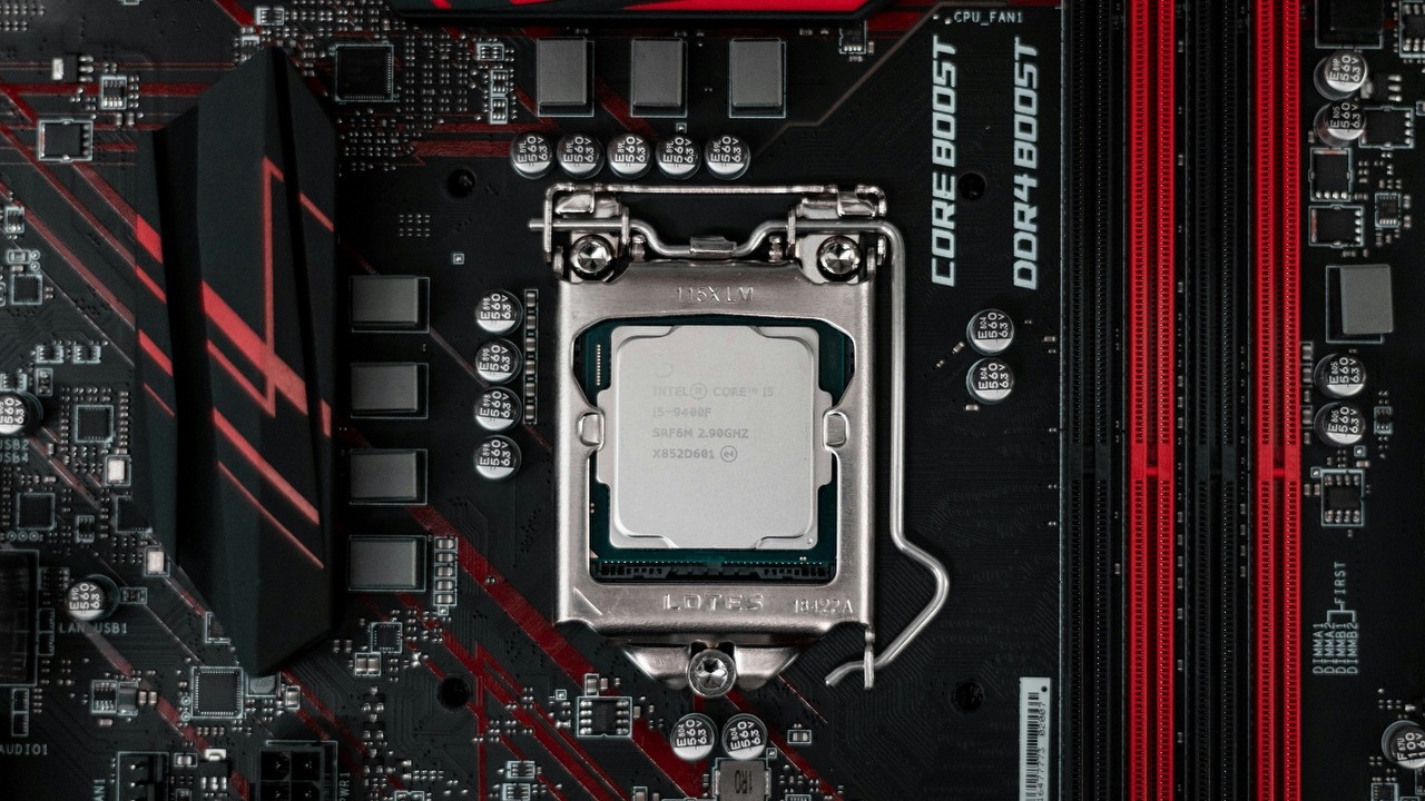 Idiotoodporne narzędzie do nakładania pasty na procesor może być dla wielu zbawieniem, źródło grafiki: Unsplash | Christian Wiediger..