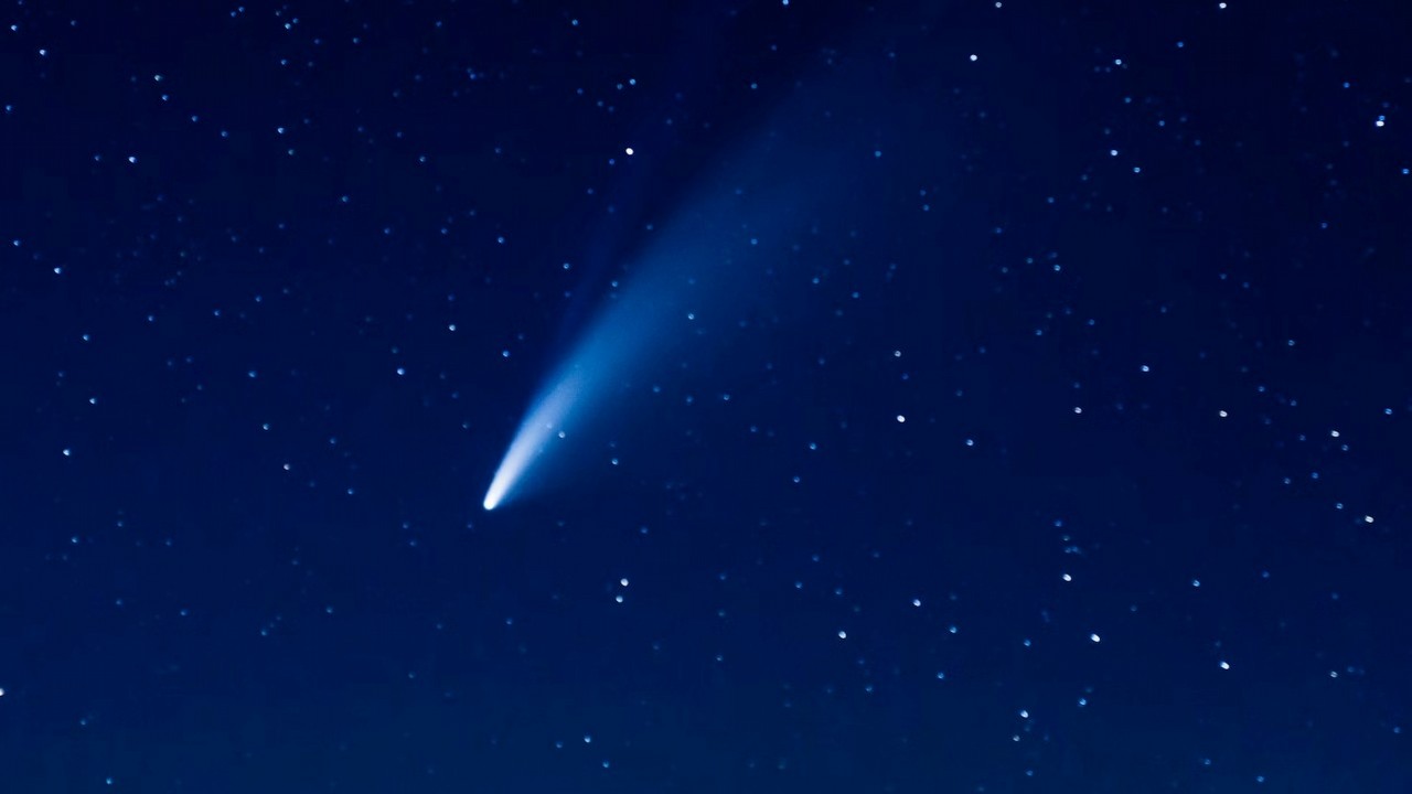 Inne gwiazdy przy niej bledną. Astronomowie odkryli najjaśniejszą kometę, źródło grafiki: tatonomusic; Unsplash.com; 2020.