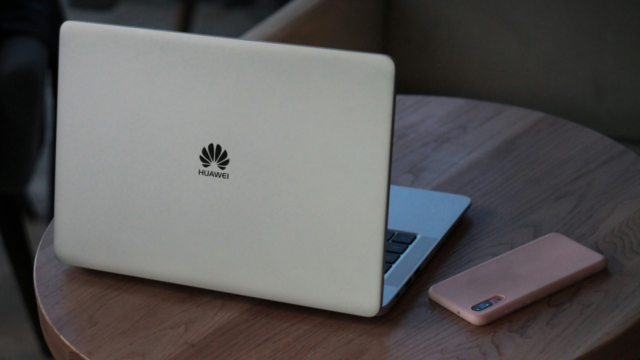 To może być kolejny poważny gracz na rynku procesorów, Huawei ma tworzyć układ o podobnej wydajności do M3 od Apple, źródło grafiki: Unsplash | Dmitry Rodionov.