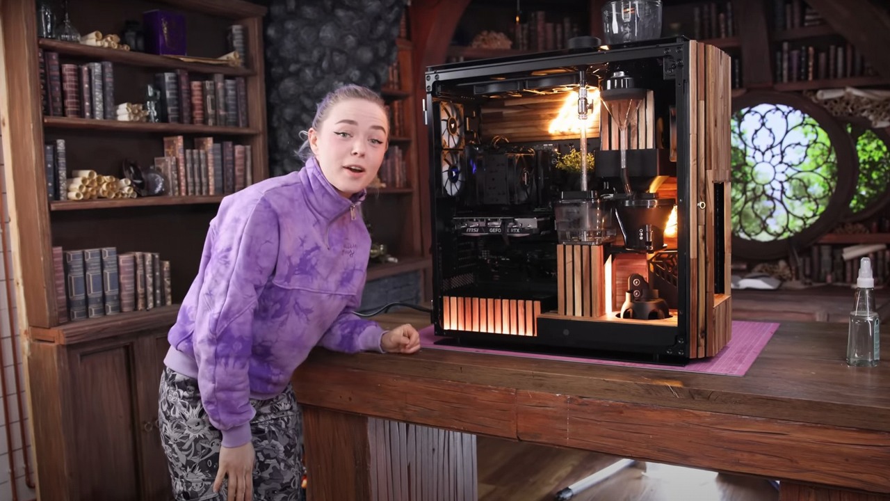 Ten PC nie tylko odpali każdą grę, ale zrobi też kawę, marzenia wielu graczy spełnione, źródło grafiki: YouTube/Nerdforge.