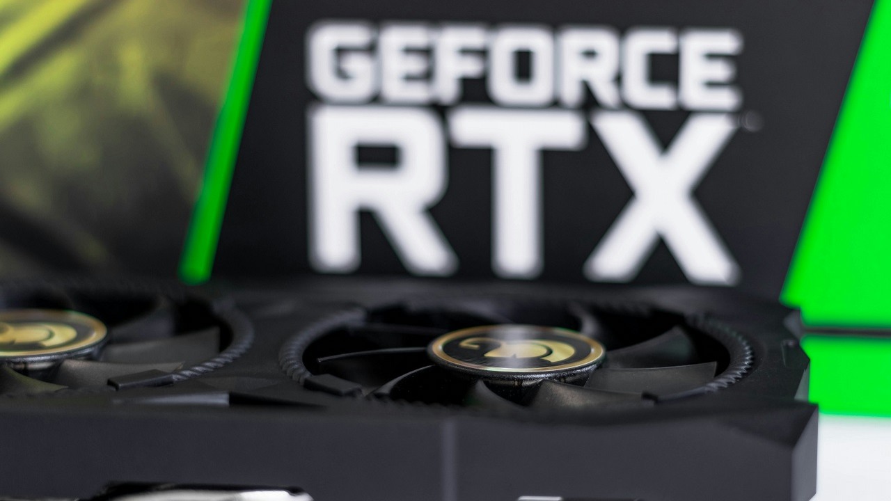 Do sklepów trafiły RTX-y 4070 z układami z recyklingu; nie liczcie jednak na niższą cenę, źródło grafiki: Unsplash | Christian Wiediger..
