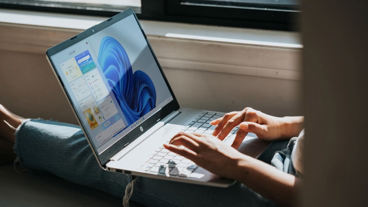 Użytkownicy odwracają się od Windowsa 11. To nie spotkało nawet Windowsa 8, źródło grafiki: Windows; Unsplash.com; 2021.