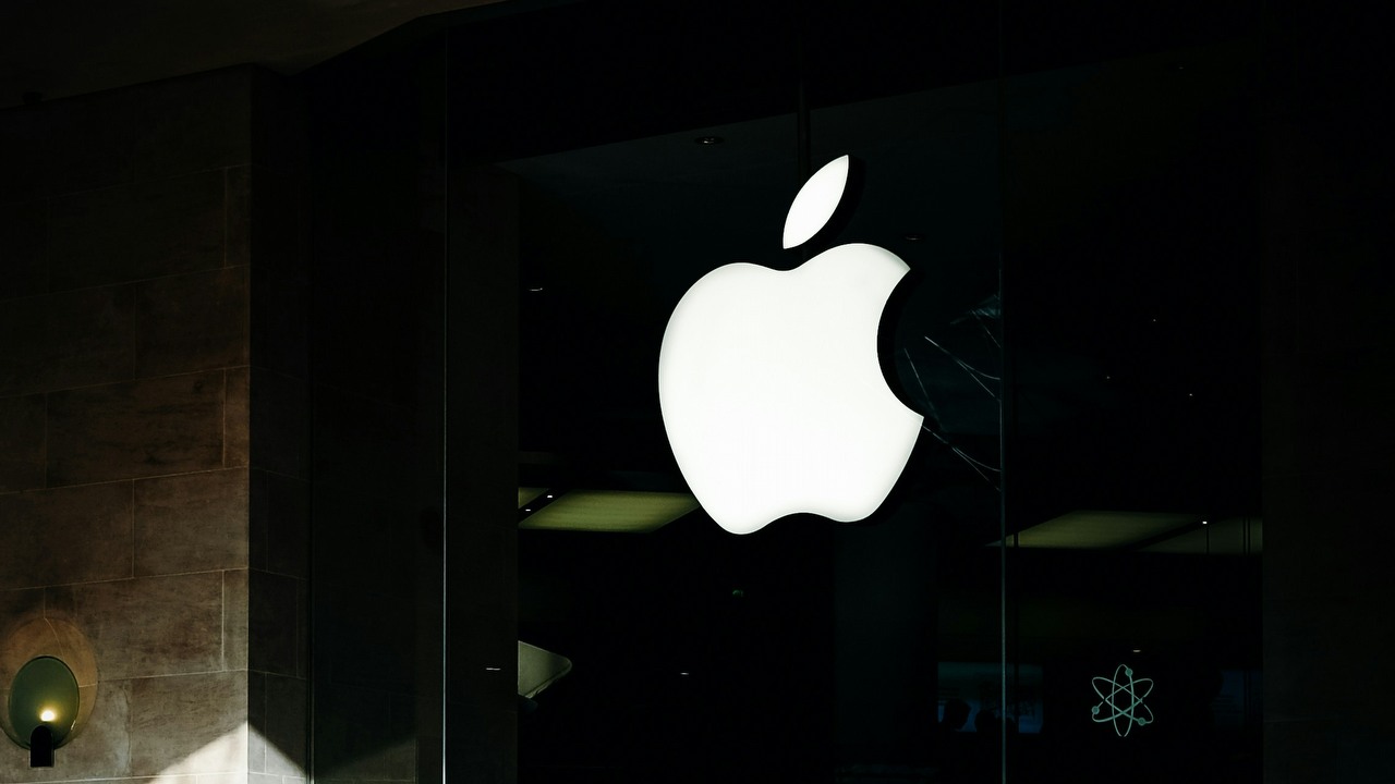 Apple przeprasza za kontrowersyjną reklamę nowych iPadów, źródło grafiki: Robin Ooode | Unsplash.