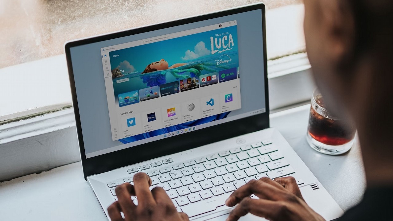 Jak zmienić nazwę użytkownika w Windows 11? Pokazujemy dwie metody, źródło grafiki: Windows | Unsplash.