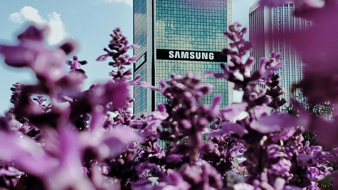 Samsung Galaxy Z Fold 6 dostrzeżony w popularnym benchmarku, źródło grafiki: Unsplash | Valentyn Chernetskyi..