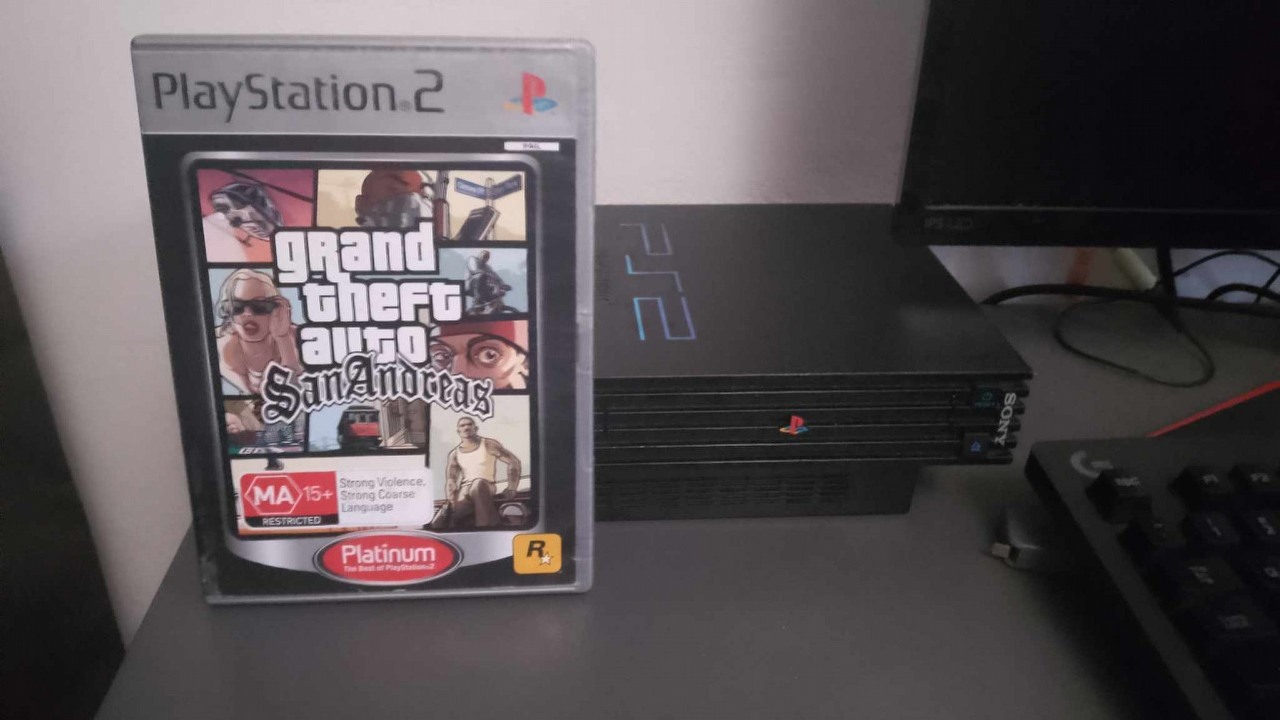 Były dyrektor techniczny Rockstar North zdradza zakulisową ciekawostkę związaną z GTA San Andreas w wydaniu na PS2, źródło grafiki: Fotografia własna.