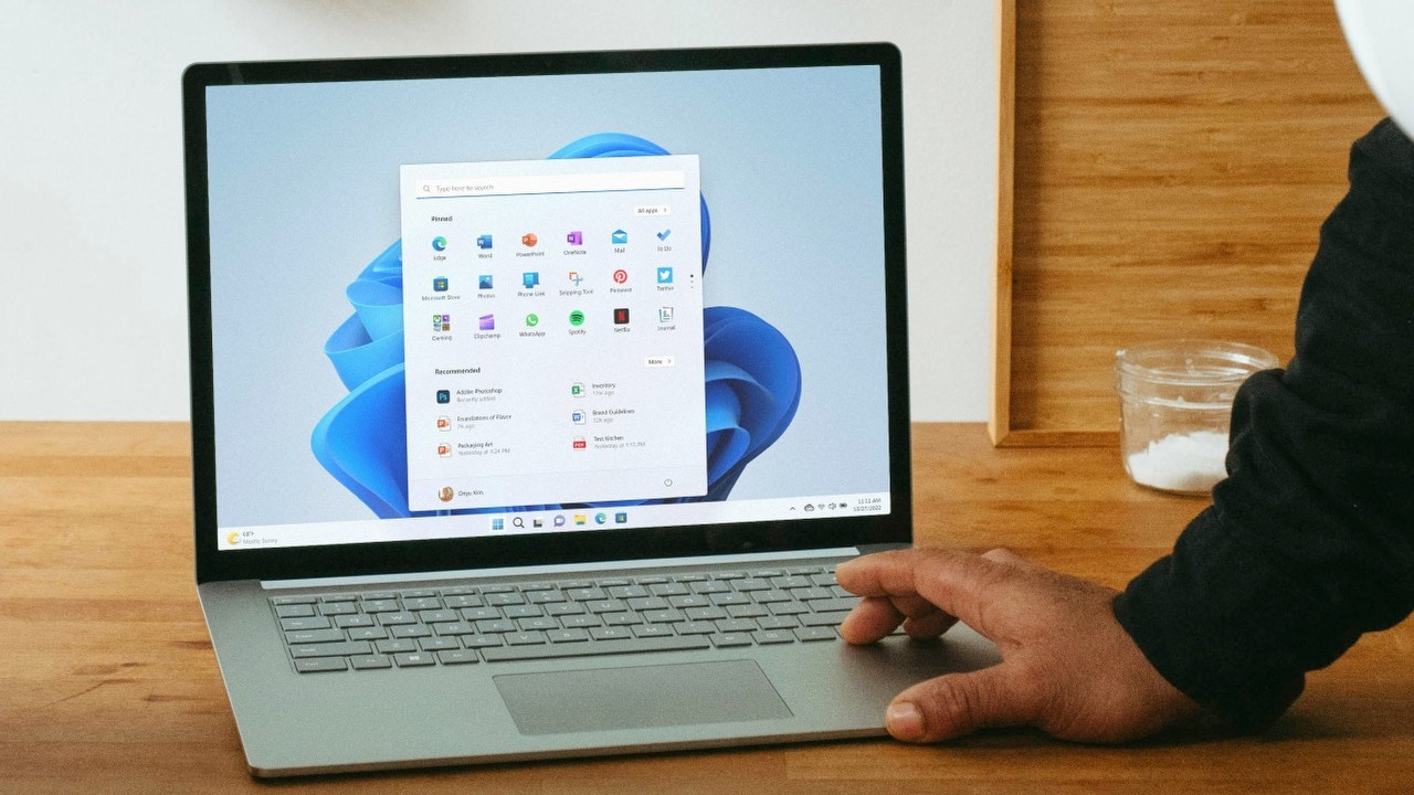 Ważna zmiana w Windows 11 - Microsoft rezygnuje z forsowania aktualizacji, źródło grafiki: Windows, Unsplash.