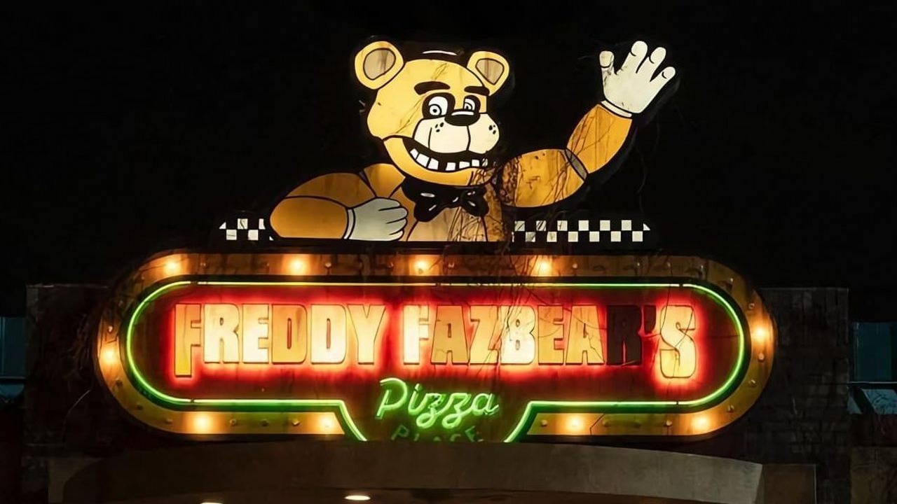 Pięć koszmarnych nocy niespodziewanie trafiło na SkyShowtime. Film FNAF był hitem kinowym zeszłego roku, źródło grafiki: Pięć koszmarnych nocy, Emma Tammi, Universal Pictures, 2023.