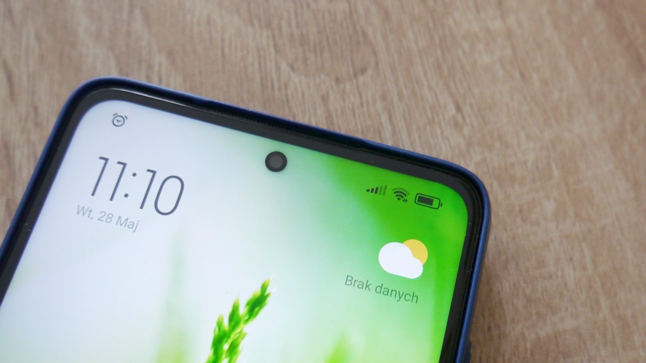 Co oznaczają strzałki przy ikonach WiFi, Bluetooth i danych w telefonie komórkowym?.
