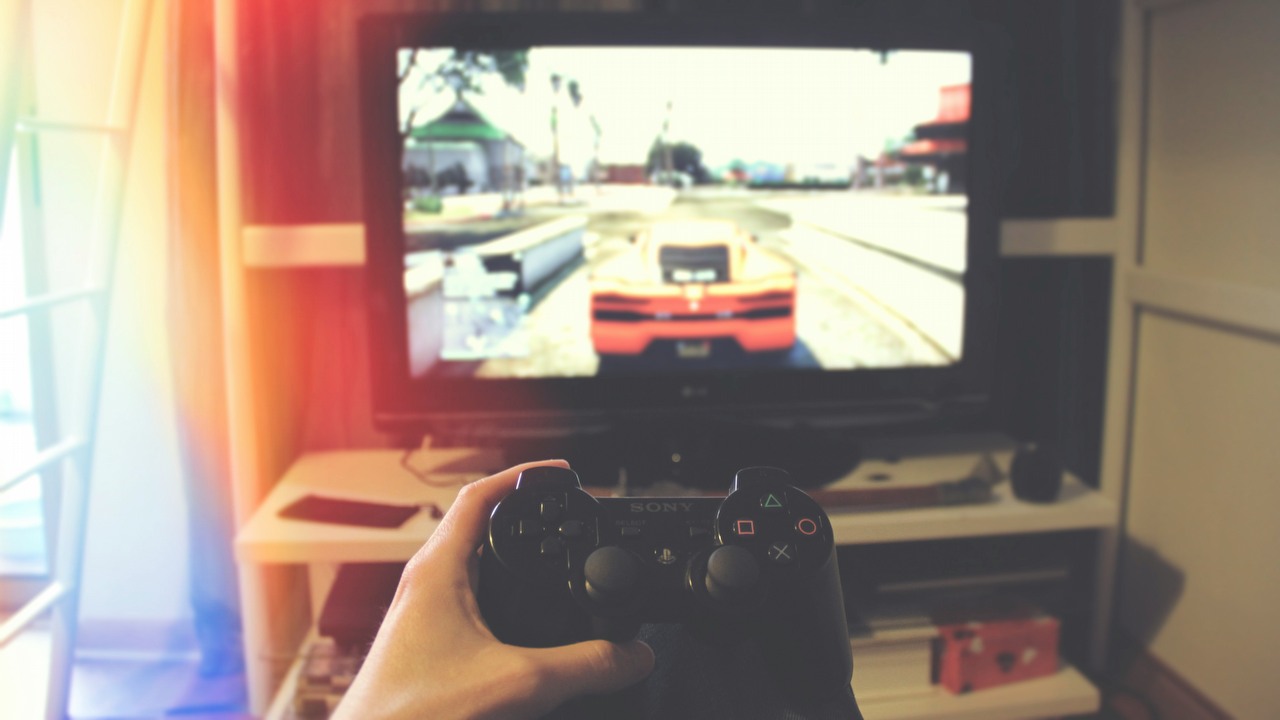 „Dziękuję, nieznajomy!”: Gracz kupuje zepsute PS3 za 20 dolarów i znajduje w napędzie jedną z najlepszych gier RPG wszech czasów, źródło grafiki: Joao Ferrao | Unsplash.