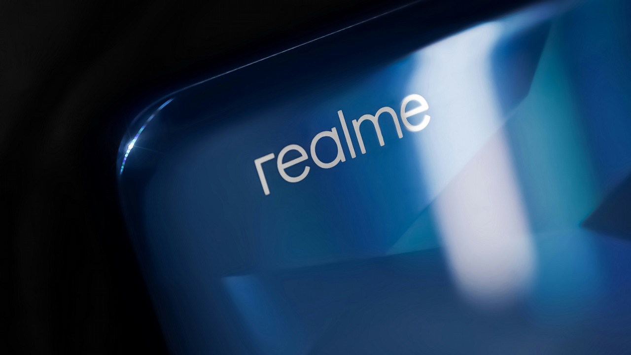„Zabójca flagowców zasilany AI”; tak reklamowany jest realme GT6 przez prezesa firmy na łamach Forbes, źródło grafiki: Unsplash | Rohit Morwani..