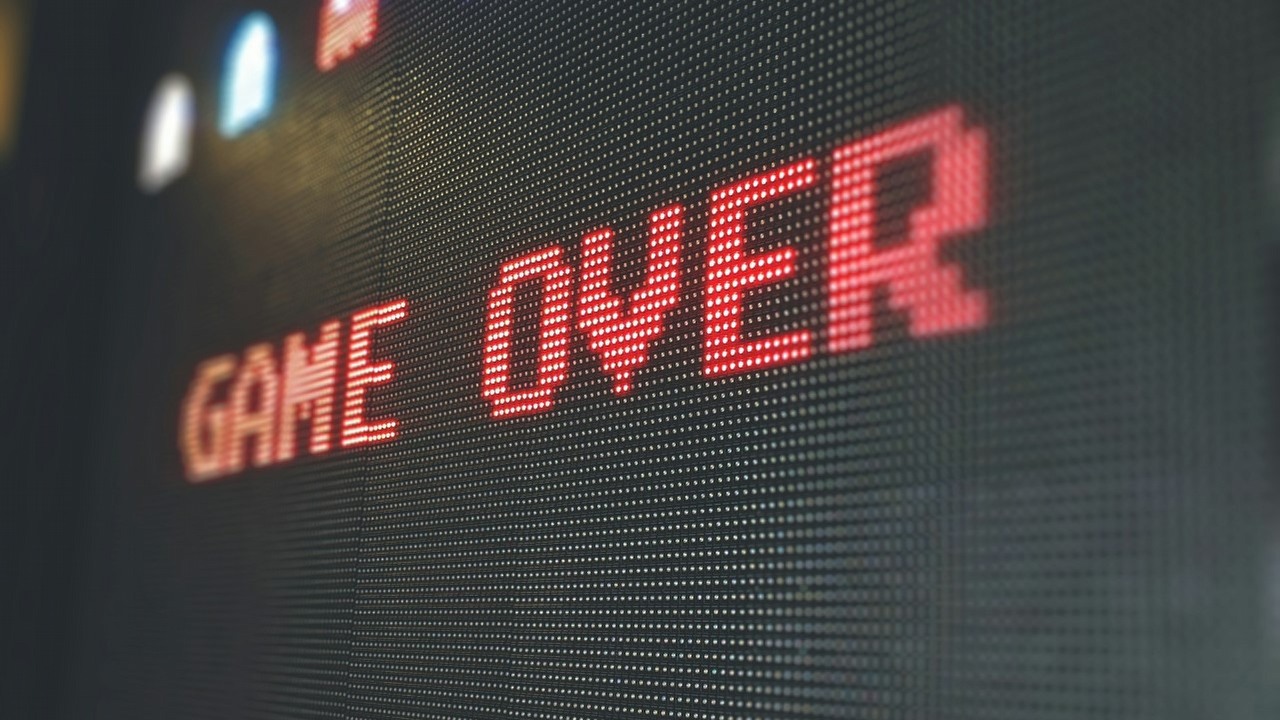 Internauta stworzył przenośną konsolę do gier. Wykorzystał do tego kamerę samochodową, źródło grafiki: rivage | Unsplash.