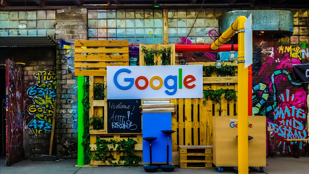 Google zwalnia pracowników jednego z najważniejszych działów, źródło grafiki: Unsplash | Rajeshwar Bachu.