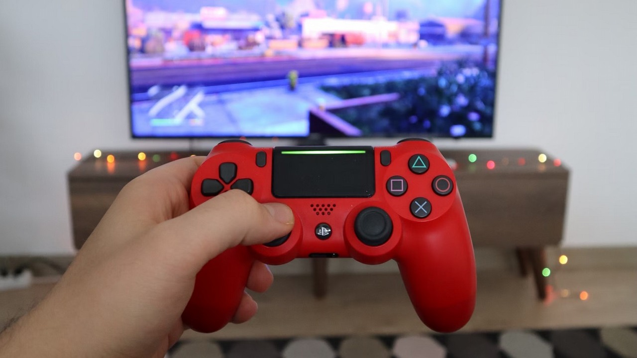 Jak podłączyć pada PS4 do PC? Opisujemy krok po kroku i pokazujemy rozwiązania problemów, źródło grafiki: Ion (Ivan) Sipilov | Unsplash.