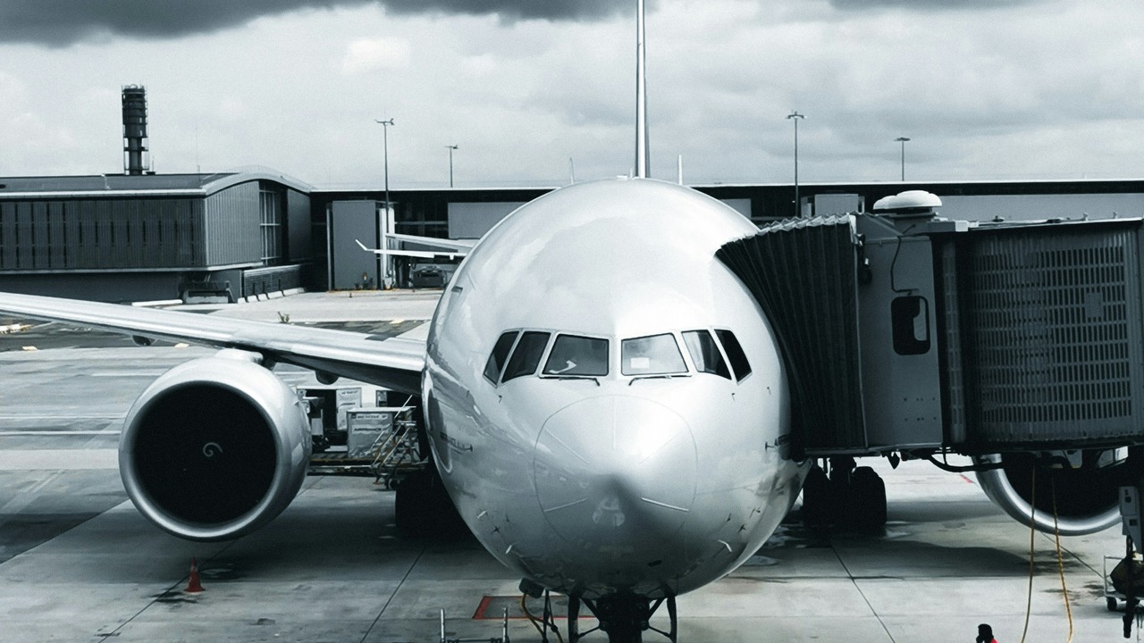 Boeing kradł informacje o samolotach hybrydowo-elektrycznych. Teraz zapłaci 72 milionów dolarów kary, źródło grafiki: Kevin Bosc | Unsplash.