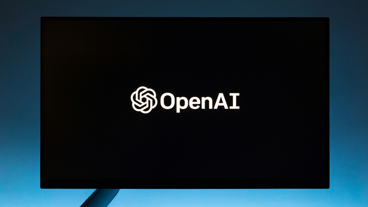 OpenAI podobno chce wykorzystać energię termojądrową do zasilania centrów danych, źródło grafiki: Unsplash | Andrew Neel.