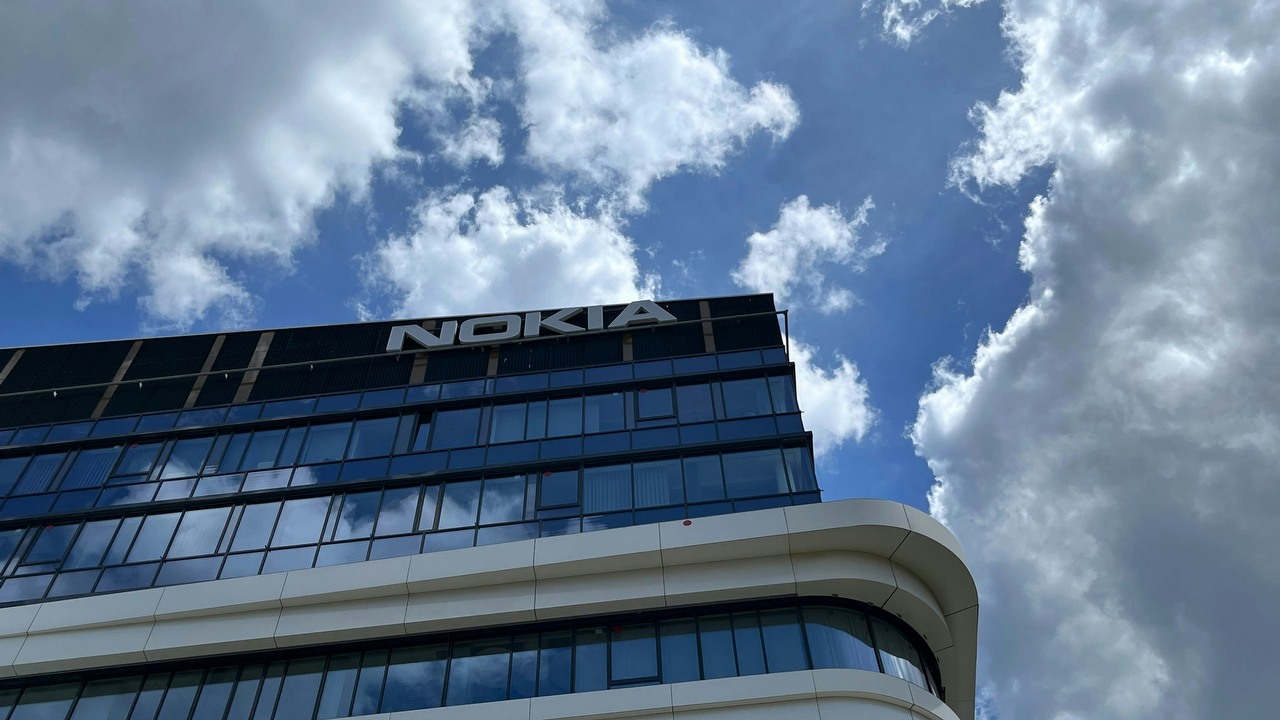 Nokia z przełomową technologią. Przeprowadzono pierwszą rozmowę telefoniczną z przestrzennym dźwiękiem, źródło grafiki: M. Rennim, Unsplash.