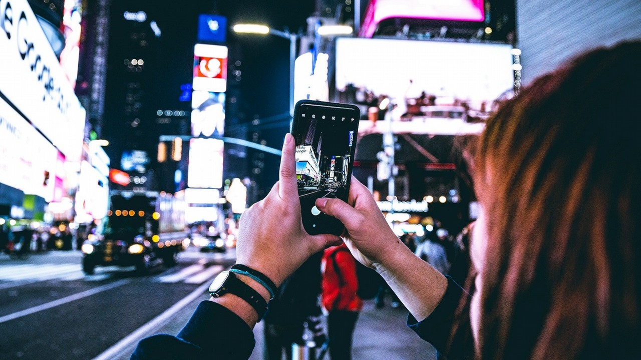 Kluczowa funkcja smartfonów Google Pixel trafi na więcej urządzeń z Androidem, źródło grafiki: Unsplash | Rafael Leao.