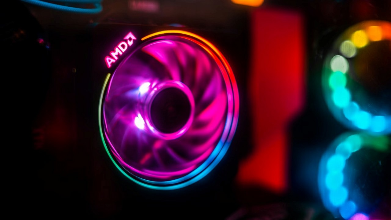 Kiedy i za ile kupimy „najszybszy konsumencki procesor AMD”, czyli Ryzen 9 9950X? Przecieki zdradzają prawdopodobną cenę i datę premiery, źródło grafiki: Brian Jones; Unsplash.com; 2021.