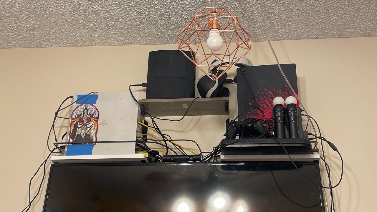 „To brzydkie, ale działa”: gracz PlayStation pokazuje swoją konsolę i zbiera oszołamiające reakcje, źródło grafiki: u/Supah1gh | Reddit.