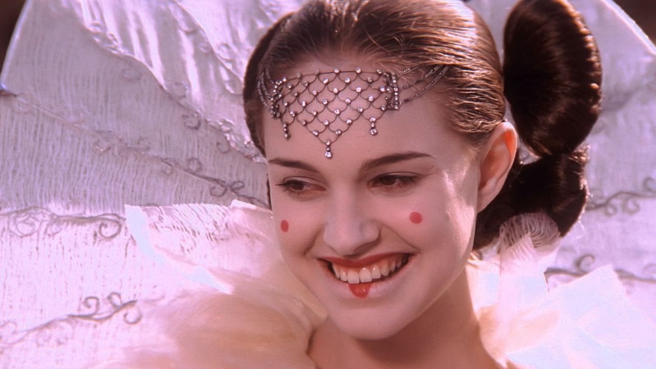 Natalie Portman szczerze o „surowych reakcjach” na trylogię prequeli Star Wars: „To było trudne”. Wyjawiła, jak dziś zapatruje się na Gwiezdne wojny, źródło grafiki: Gwiezdne wojny: część I - Mroczne widmo, George Lucas, Lucasfilm,1999.