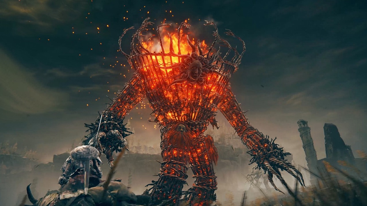 Wielki, ognisty golem, którego zobaczysz po rozpoczęciu dodatku do Elden Ring, ma dwa słabe punkty, źródło grafiki: FromSoftware / Bandai Namco..