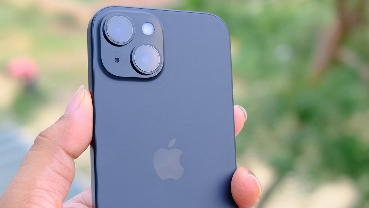 iPhone 15 - wodoodporność. Czy iPhone 15 jest wodoszczelny? Odpowiadamy, źródło grafiki: Rahul Mishra | Unsplash.