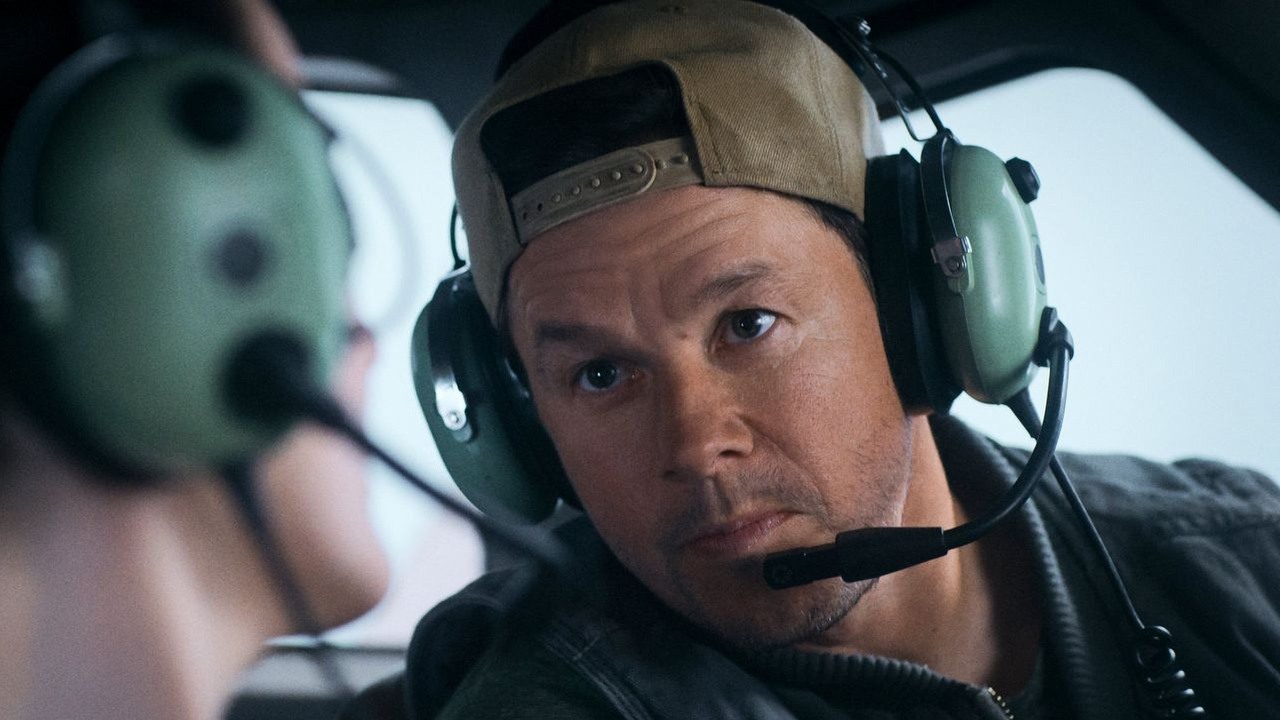 W nowym thrillerze Mela Gibsona Mark Wahlberg wciela się w psychopatycznego zabójcę w szalonej misji. Zobacz zwiastun, źródło grafiki: Flight Risk, Mel Gibson, Lionsgate, 2024.