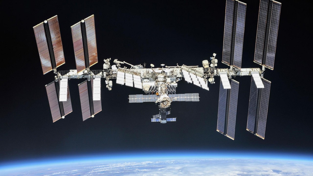 Elon Musk zarobi szalone pieniądze na złomowaniu ISS, jego firma zdobyła kontrakt o wartości niemal 3,4 mld złotych, źródło grafiki: NASA.