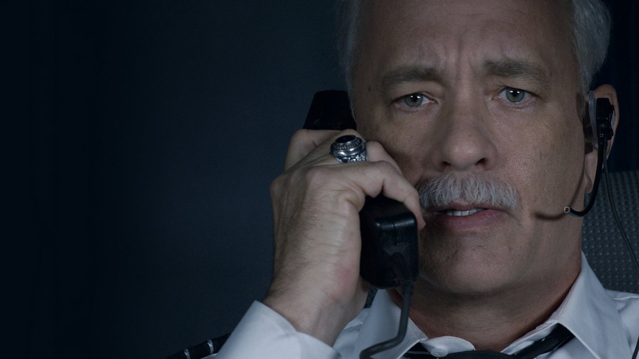 „Traktuje aktorów jak konie”. Tom Hanks opowiedział, jak wyglądała jego współpraca z Clintem Eastwoodem, źródło grafiki: Sully, Clint Eastwood, Warner Bros. Pictures, 2016.