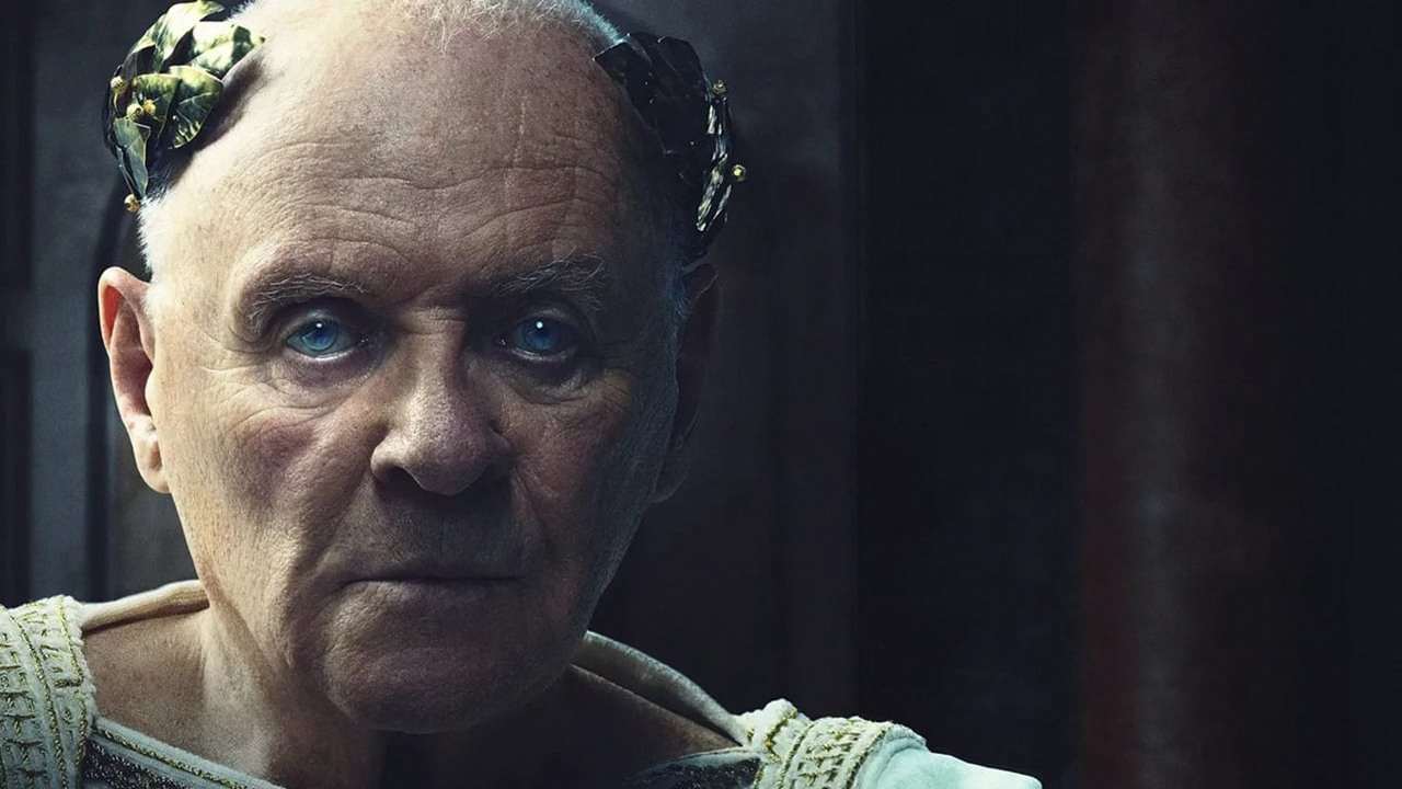 „To najlepsze aktorstwo, jakie kiedykolwiek widziałem”. Tak Anthony Hopkins pochwalił gwiazdę jednego z najlepszych seriali wszech czasów, źródło grafiki: Those About To Die, Roland Emmerich, Peacock, 2024.