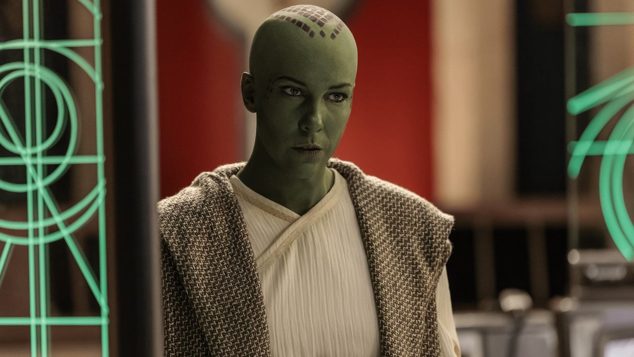 Akolita ukazał bicz świetlny pierwszy raz w produkcji aktorskiej po niemal 40 latach od debiutu w komiksach Star Wars, źródło grafiki: Akolita, Leslye Headland, Disney, 2024.