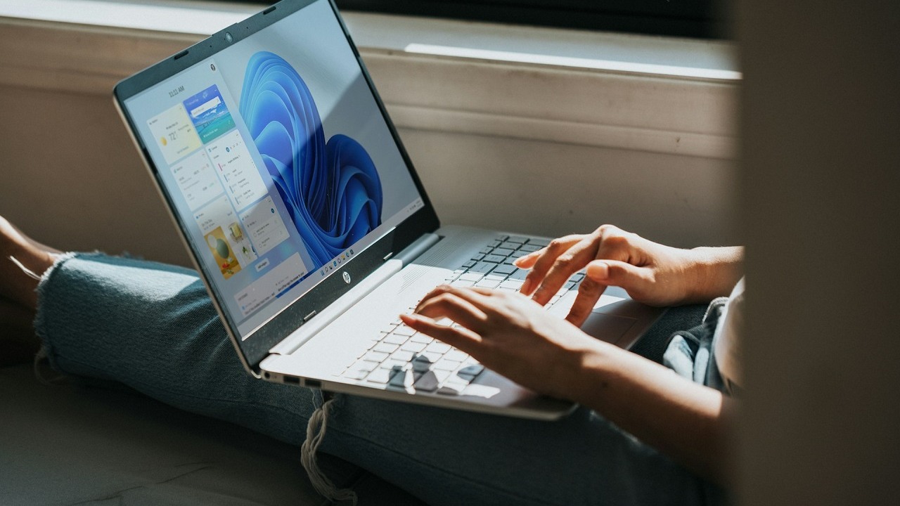 Windows 11 otrzyma zmodyfikowane menu Start. Wprowadza ono irytujący szczegół, źródło grafiki: Unsplash | Windows.